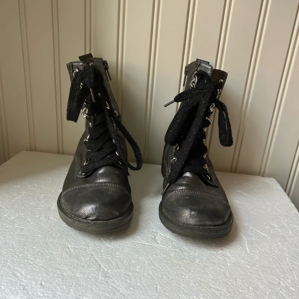 Dolce Vita kids metallic combat boots zipUp sides lace up chain links size 2